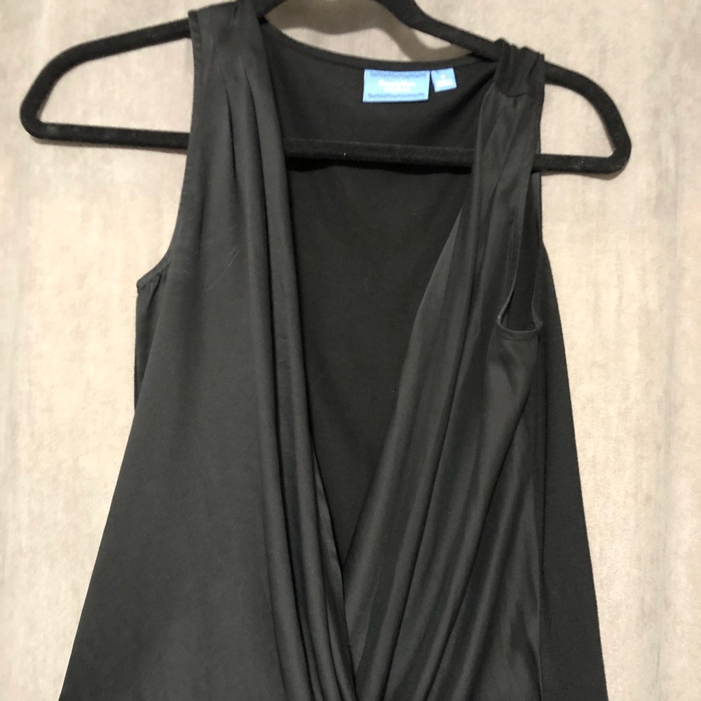 Vera Wang dressy plunging v neck sleeveless top